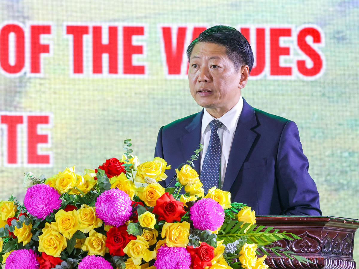 Ông Trần Song Tùng - Phó Chủ tịch Thường trực UBND tỉnh Ninh Bình phát biểu khai mạc hội nghị. Ảnh: Đình Minh