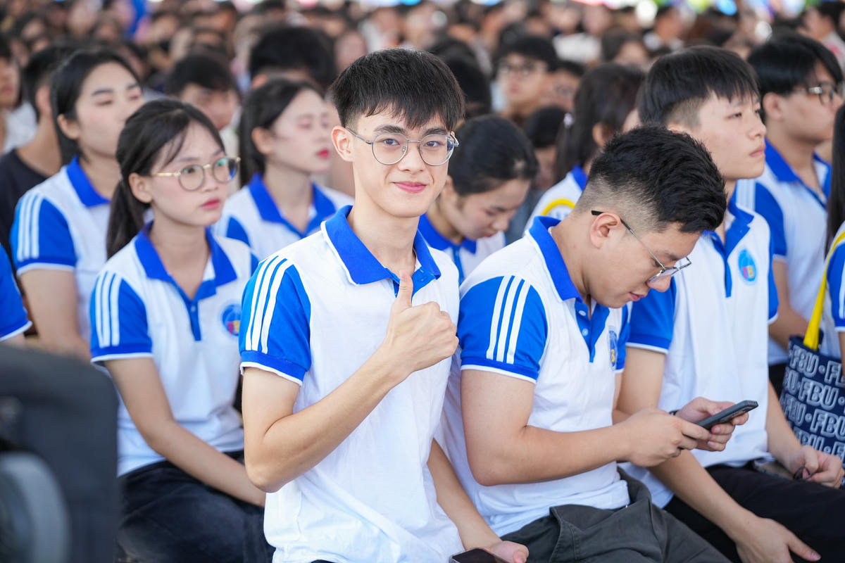 Sinh viên FBU rạng rỡ trong ngày khai giảng.