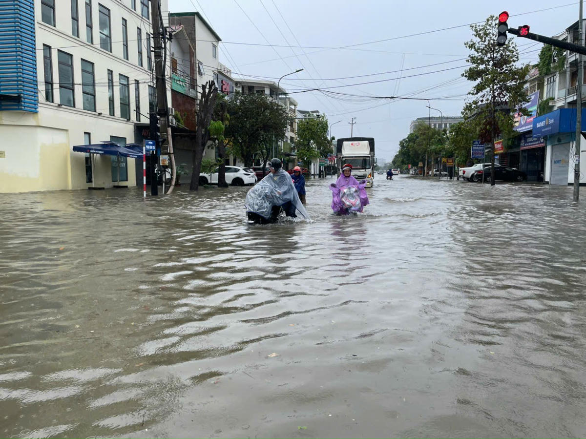 Ảnh hưởng của bão số 10 gây mưa lớn trên địa bàn tỉnh Nghệ An. Ảnh: QT