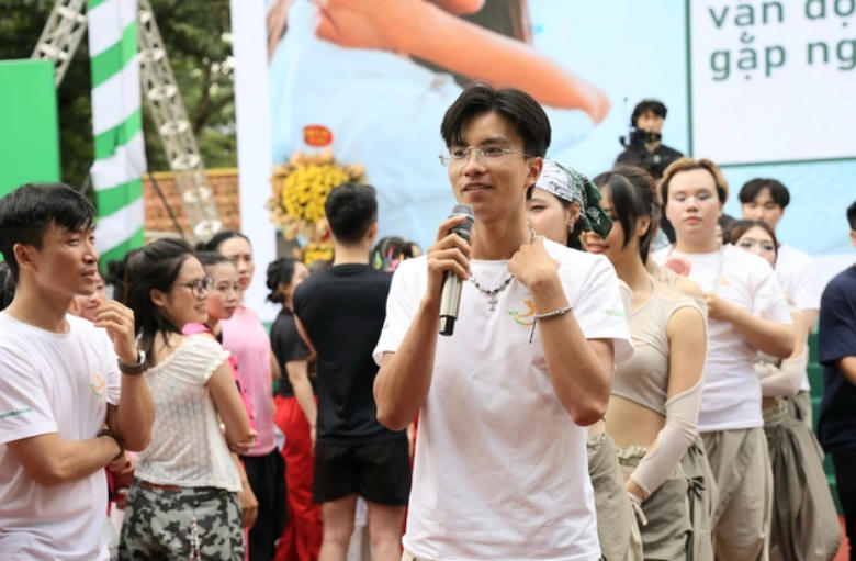 Thăm khám miễn phí cho người dân tại Ngày Dinh dưỡng cộng đồng Việt Nam