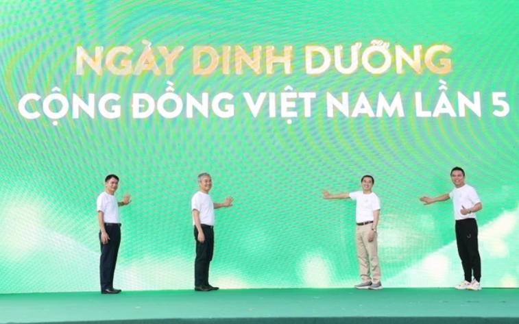 Các đại biểu bấm nút khai mạc Ngày Dinh dưỡng cộng đồng Việt Nam lần 5.