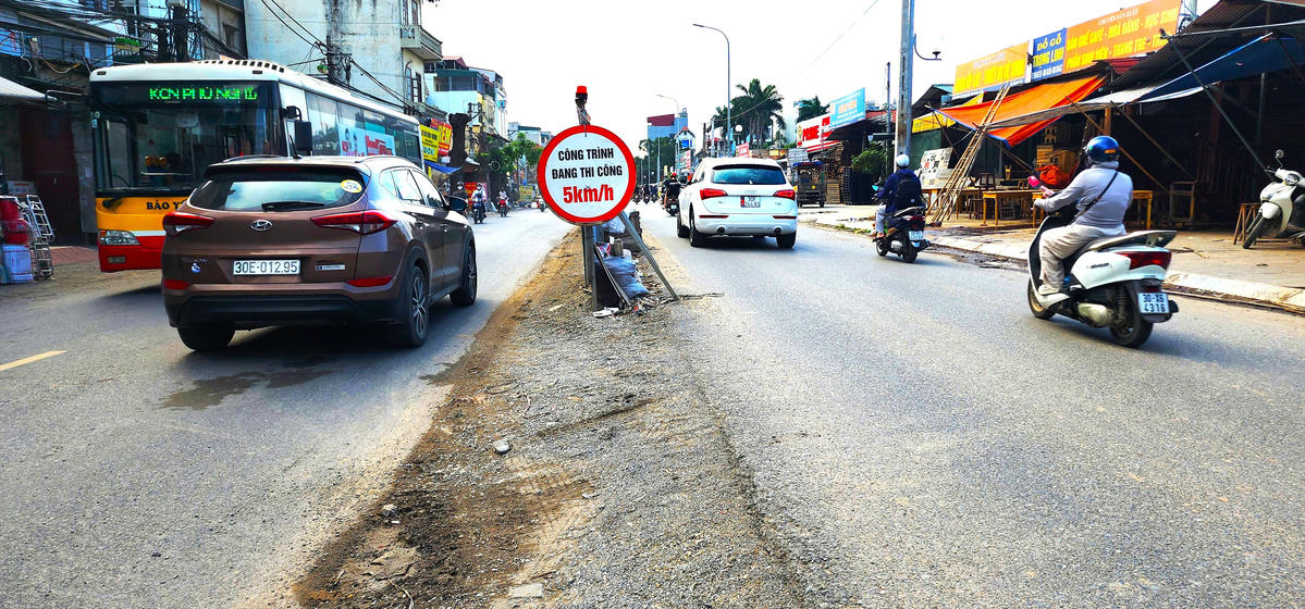 Dự án xây dựng tuyến đường 70 kéo dài vẫn chưa rõ ngày cán
đích. ẢNH: K.H.