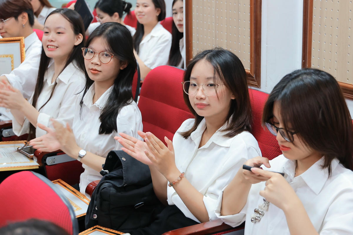 Sinh viên Trường Đại học Hà Nội. Ảnh: NTCC.