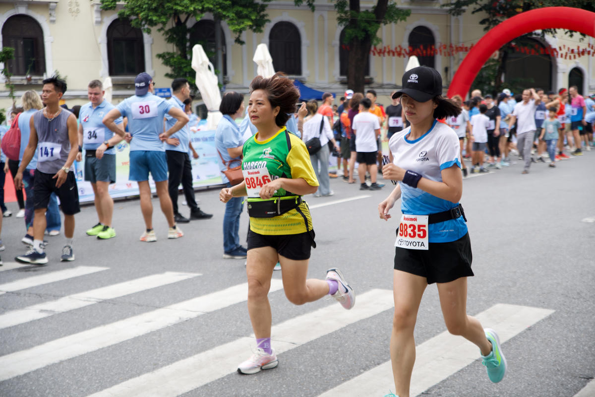 Những bước chạy kịch tính của các vận động viên nữ. Ảnh: Phạm Sỹ.