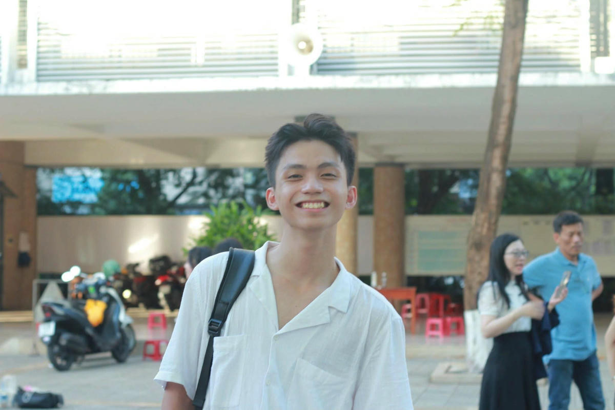 Lê Hoàng Việt- thủ khoa khối D00 của TP Đà Nẵng