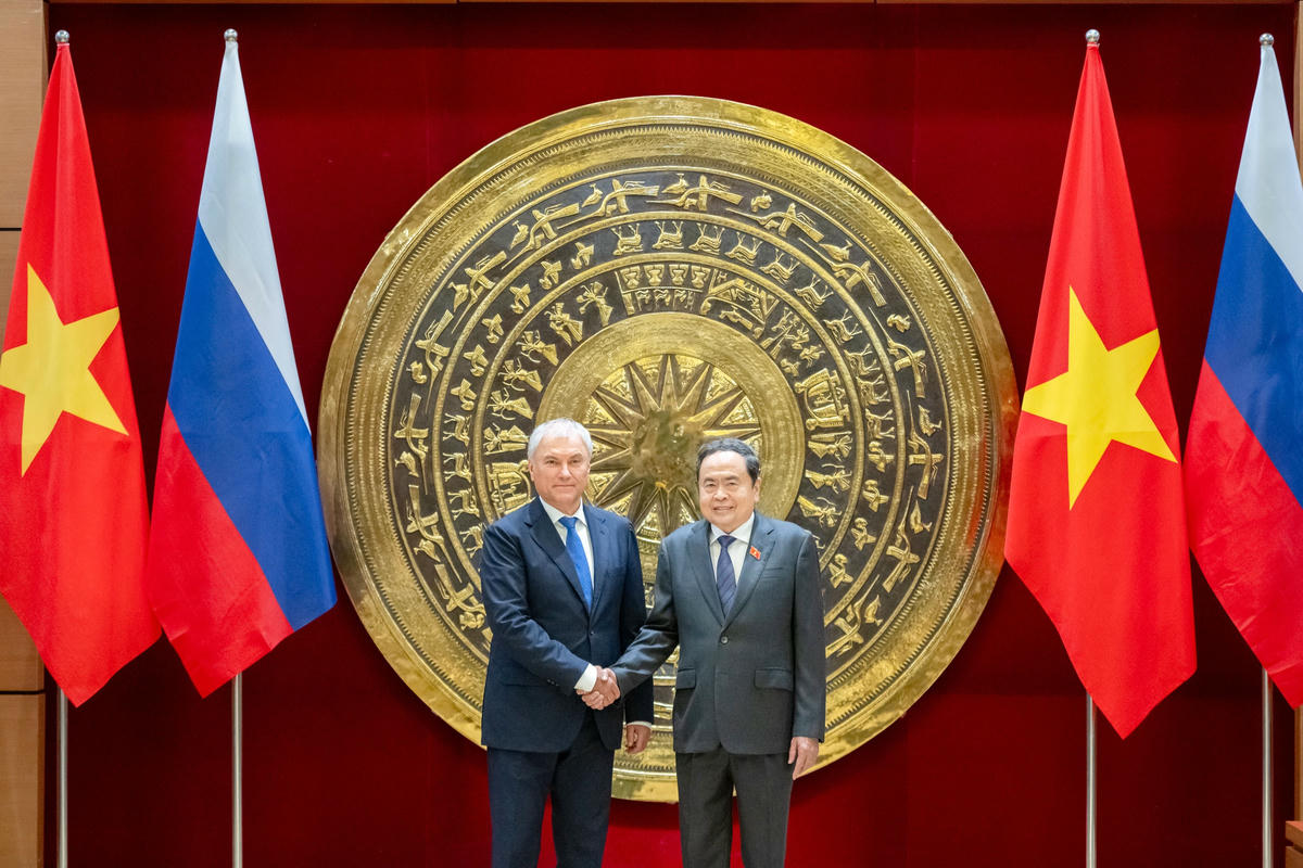 Chủ tịch Quốc hội Trần Thanh Mẫn và Chủ tịch Duma Quốc gia Quốc hội Liên bang Nga Vyacheslav Volodin (Ảnh: Phạm Thắng)