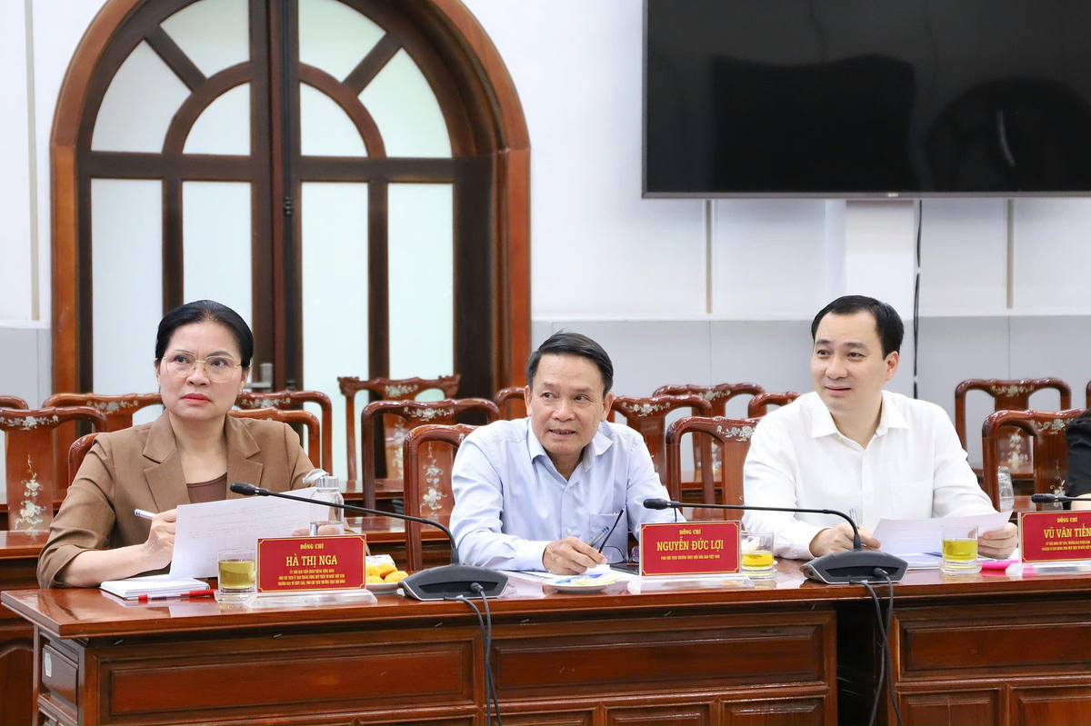 Phó Chủ tịch Hà Thị Nga và các đại biểu tham dự cuộc họp. Ảnh: Minh Hiển.
