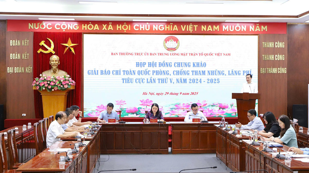 Quang cảnh cuộc họp. Ảnh: Minh Hiển.