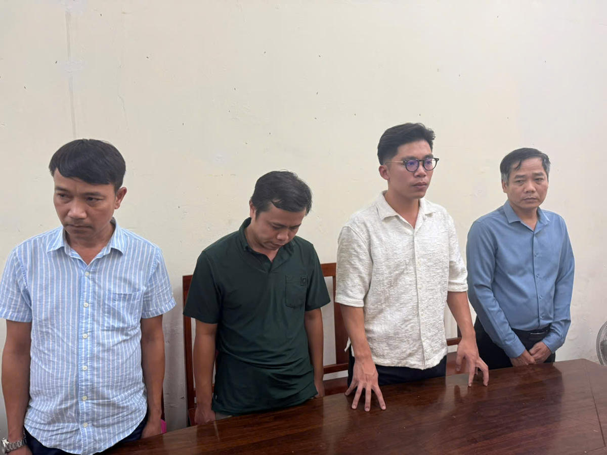 Các đối tượng tại cơ quan chức năng. Ảnh: Công an cung cấp.