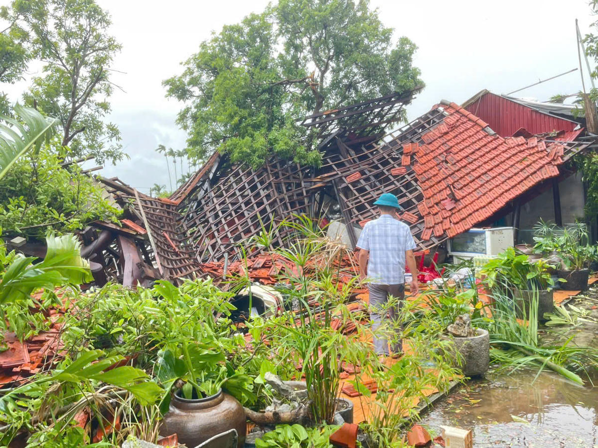 Một công trình của người dân ở thôn Đồng Hội, xã Khúc Thừa Dụ bị đổ sập. Ảnh: CTV. 