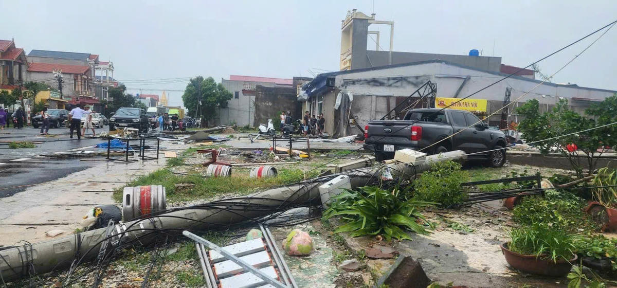 Lốc xoáy gây nhiều thiệt hại về người và tài sản ở xã Thái Thụy, tỉnh Hưng Yên. Ảnh: Nhân dân cung cấp.