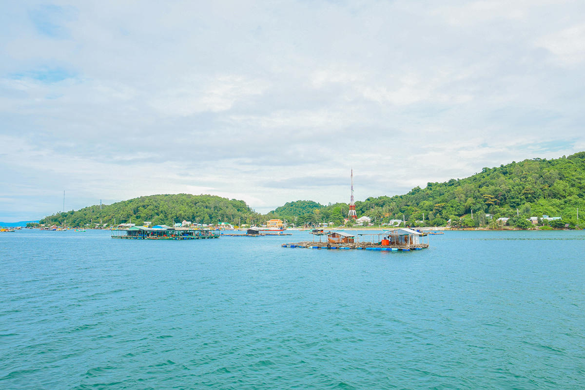 Một quần đảo khác của An Giang với tên gọi nghe rất “kêu” là Quần đảo Hải Tặc. Nơi đây được cho là một trong những điểm ẩn náu và cất giấu kho báu cướp được của toán cướp biển Cánh Buồm Đen từ nhiều năm về trước. Ảnh Nguyễn Minh.