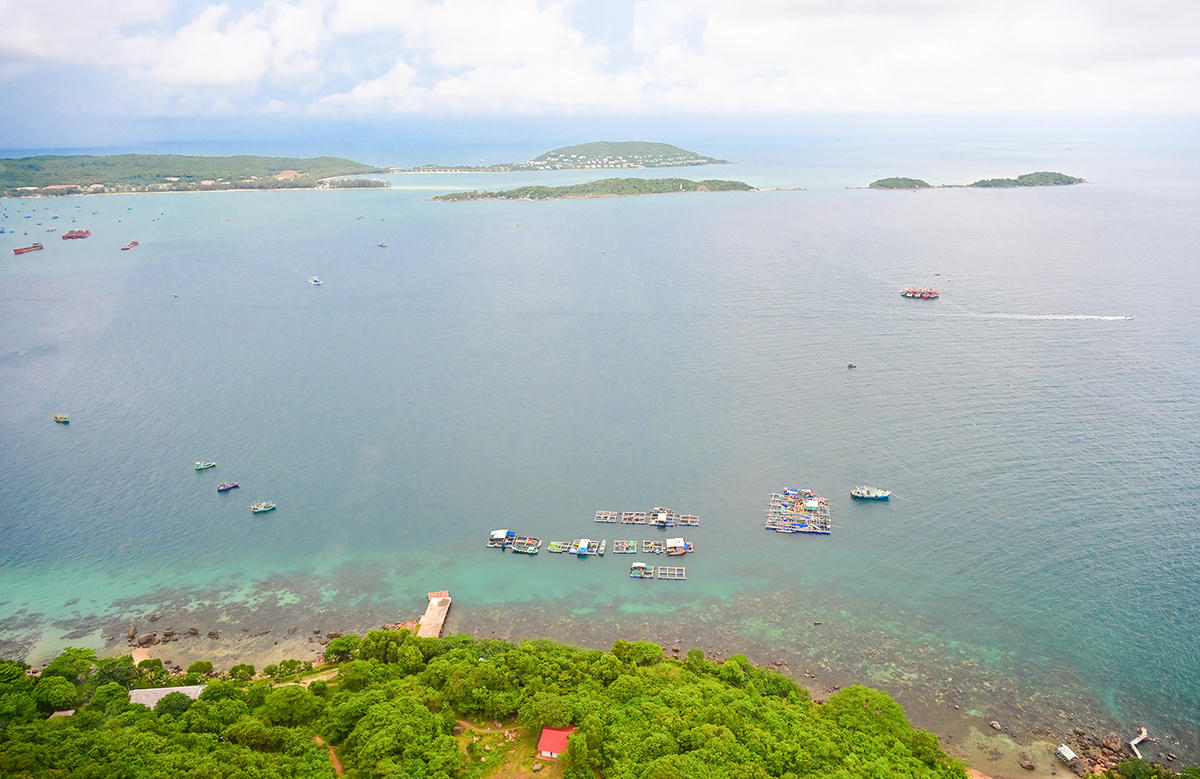 Mũi ông Đội nhìn từ cáp treo An Thới - nơi có truyền thuyết về vua Gia Long một thời chạy nạn đến đây. Ảnh Nguyễn Minh.