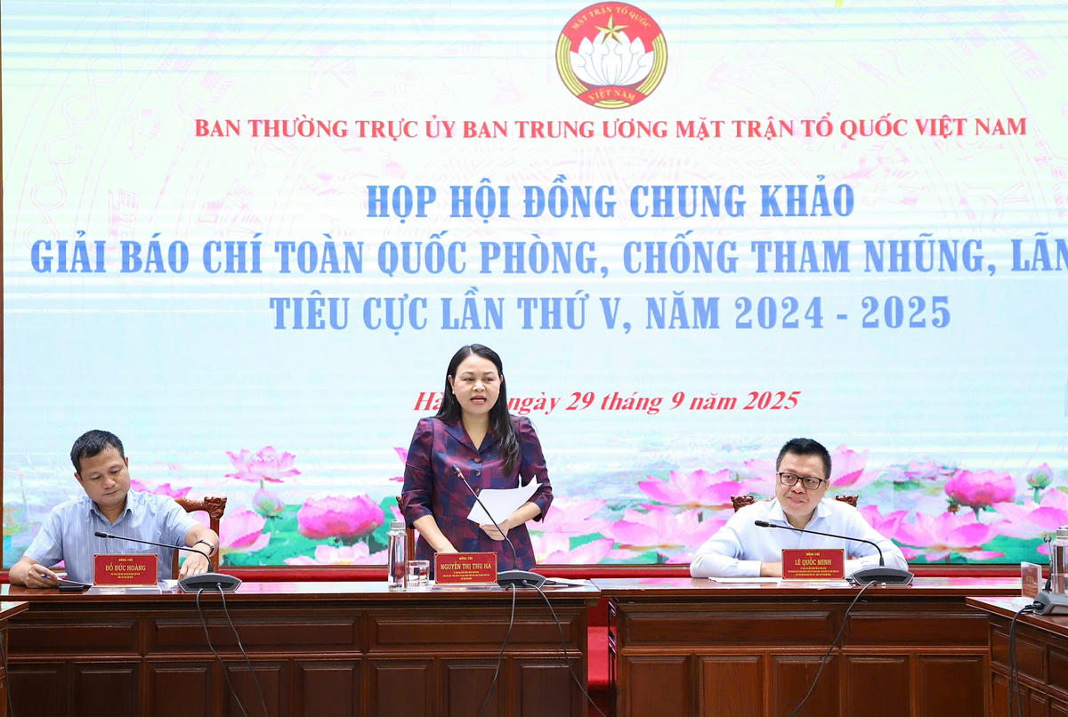 Phó Chủ tịch - Tổng Thư ký Nguyễn Thị Thu Hà phát biểu tại cuộc họp. Ảnh: Minh Hiển.