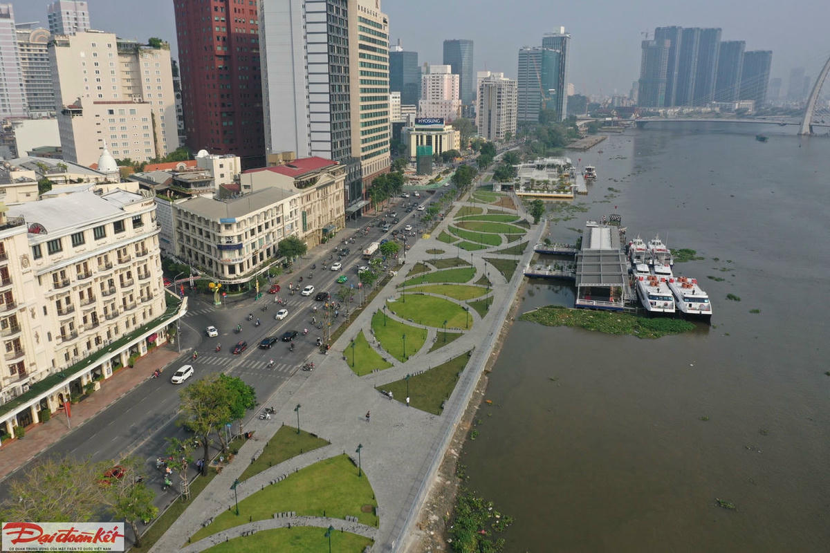 Trung tâm phát triển của TP Hồ Chí Minh ngày càng được mở rộng, với tốc độ xây dựng hạ tầng giao thông, đô thị nhanh nhất cả nước. Ảnh: Hồng Phúc.