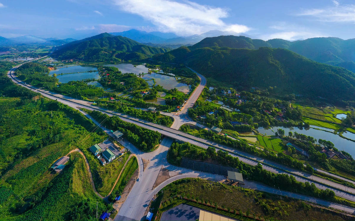 Đoạn Yên Bái – Lào Cai thuộc tuyến cao tốc Nội Bài – Lào Cai sẽ được đầu tư mở rộng từ 2 làn xe lên 4 làn xe. Ảnh: Quốc Thanh.