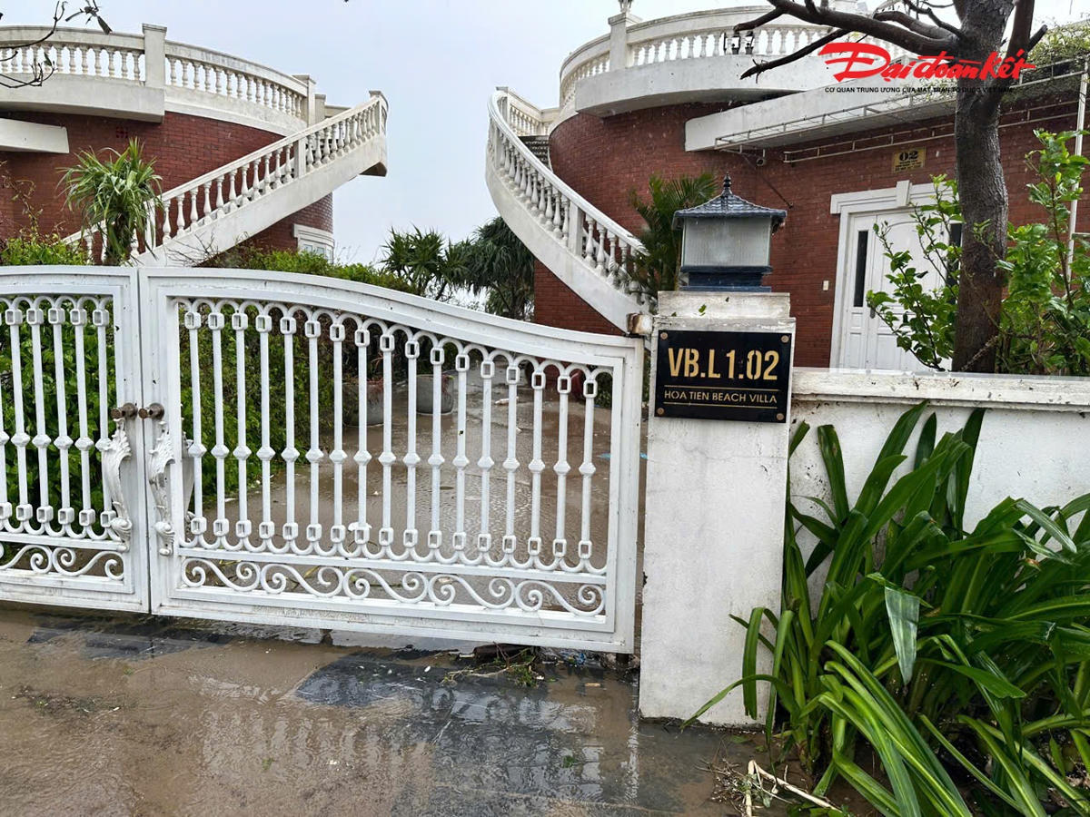 Theo một số người dân, họ đã mua các căn villa này với giá 5 - 10 tỷ đồng/căn. Ảnh: HN.