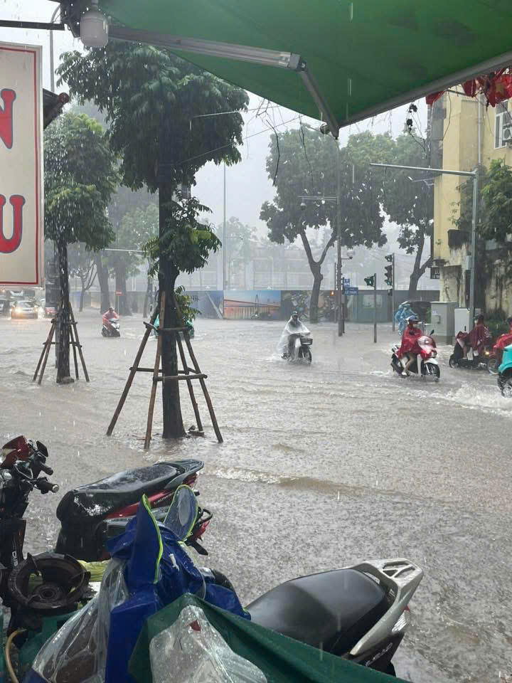 Ngập tại khu vực Trần Phú, Lê Trực. 