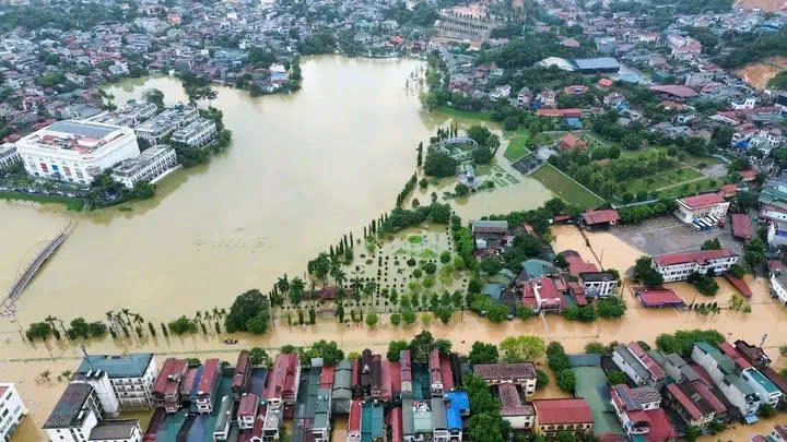 Nhiều nơi ở tỉnh Lào Cai bị ngập lụt nặng. Ảnh: Tây bắc 24h.