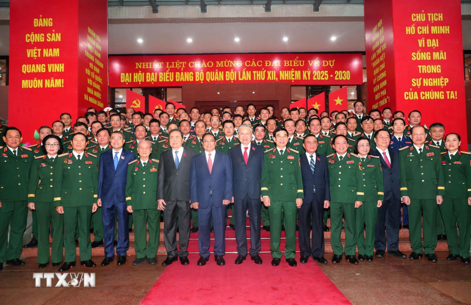 Tổng Bí thư Tô Lâm, Thủ tướng Phạm Minh Chính, Chủ tịch Quốc hội Trần Thanh Mẫn, Thường trực Ban Bí thư Trần Cẩm Tú và các đại biểu dự Đại hội. (Ảnh: Trọng Đức/TTXVN)