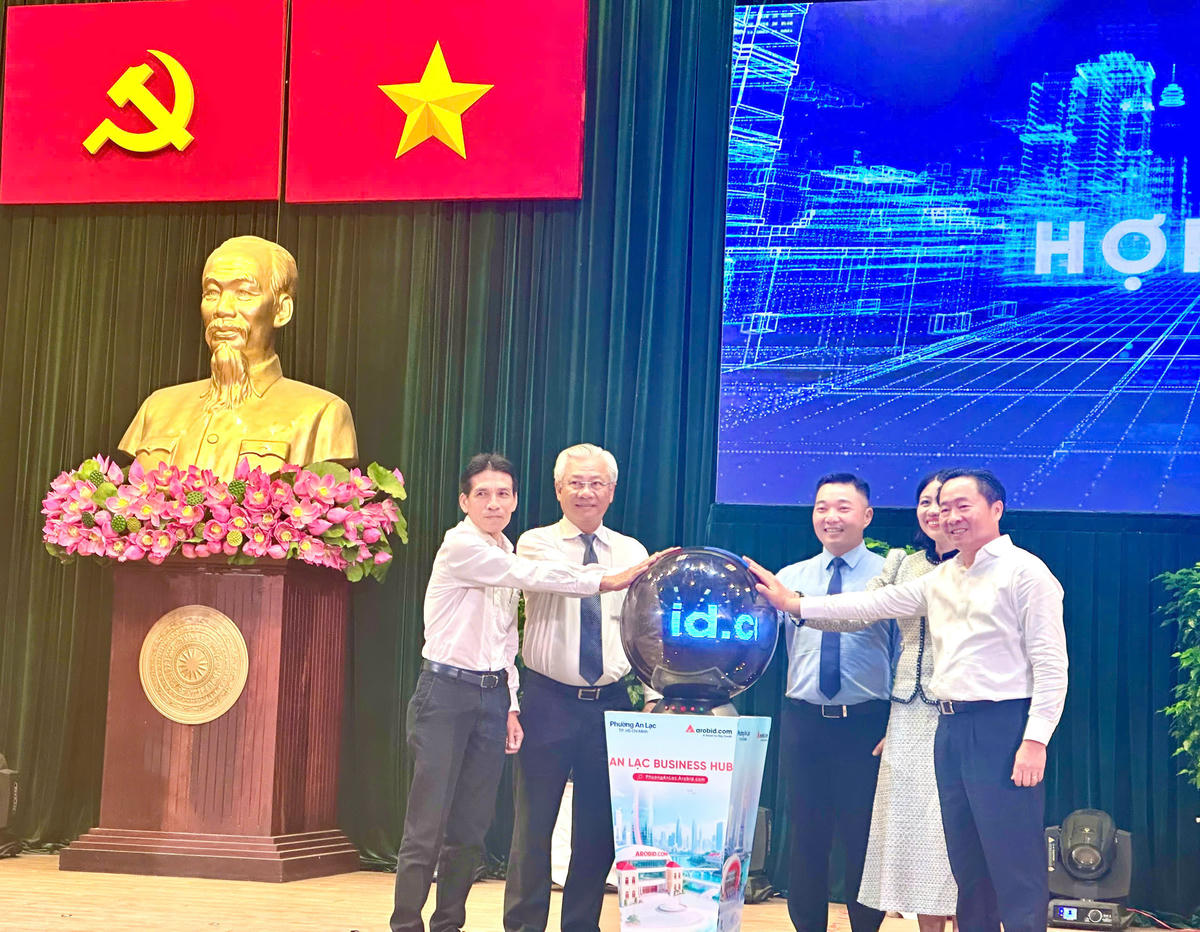 Việc đưa vào áp dụng
nền tảng thương mại điện tử B2B Phường An Lạc sẽ mở ra cơ hội mới cho các đối tác
giao thương. Ảnh: M.T.