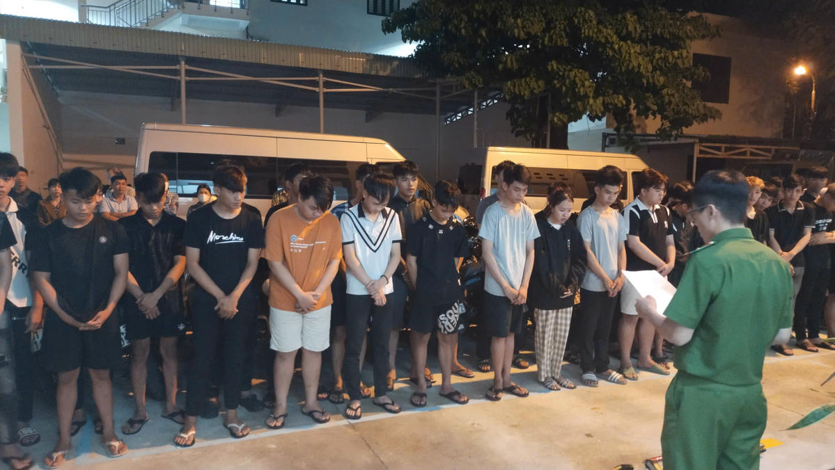 Các đối tượng tại cơ quan Công an. Ảnh: Công an cung cấp.