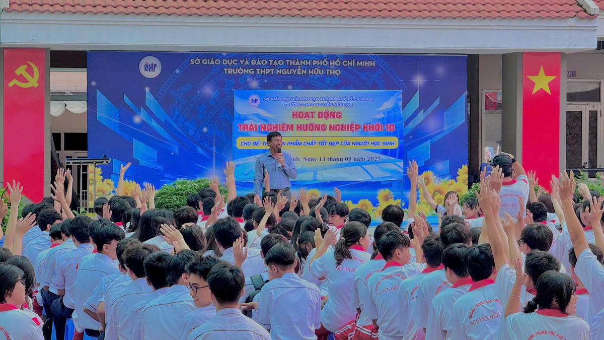 Học sinh Trường THPT
Nguyễn Hữu Thọ, TPHCM trong giờ Hoạt động trải nghiệm hướng nghiệp. Ảnh:
NTCC.