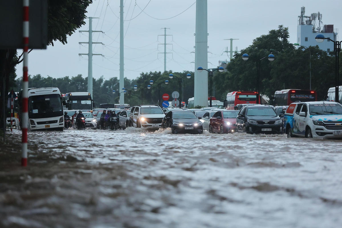 Tính đến 6h sáng 1/10 Hà Nội vẫn còn 25 điểm ngập úng.
