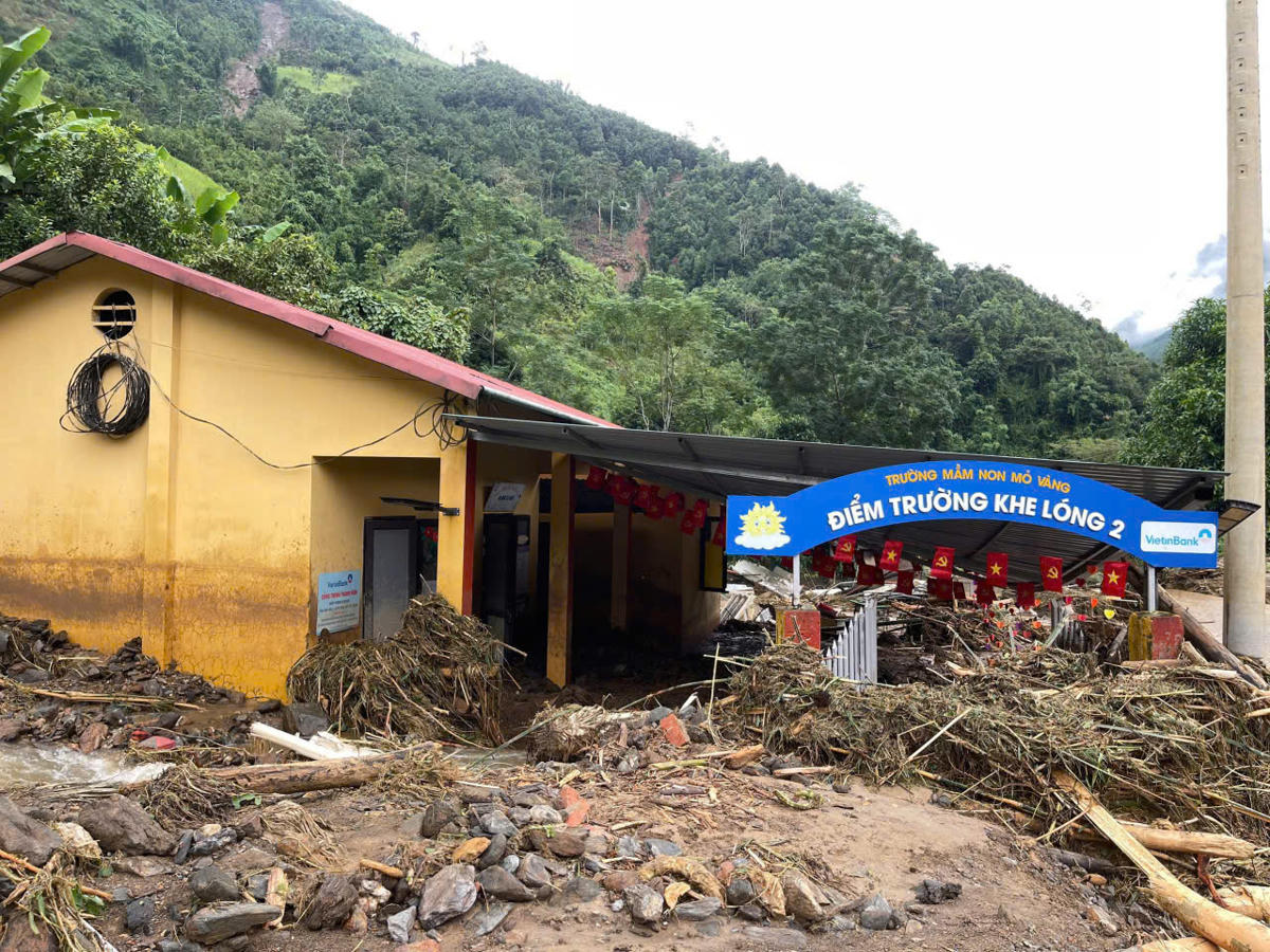 Điểm trường Khe Lóng 2 tan hoang sau lũ.
