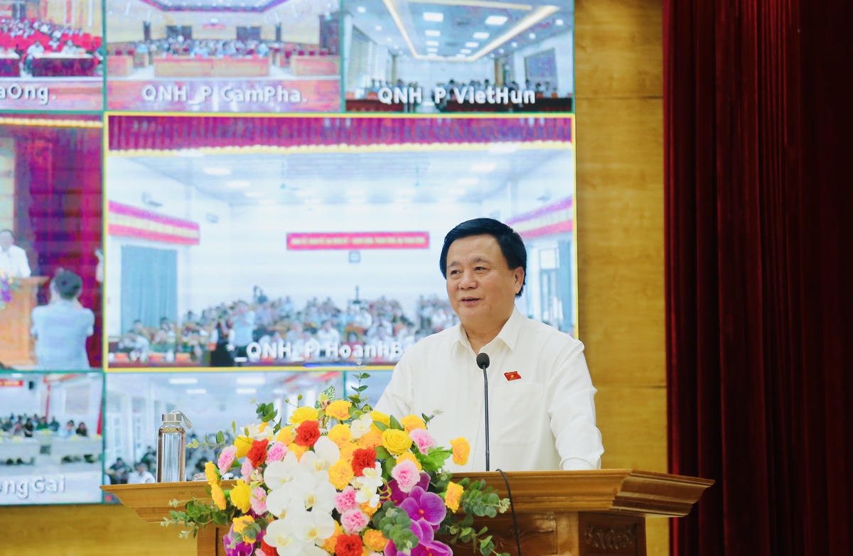 Ông Nguyễn Xuân Thắng, Ủy viên Bộ Chính trị, Giám đốc Học viện Chính trị Quốc gia Hồ Chí Minh, Chủ tịch Hội đồng Lý luận Trung ương thông tin đến các cử tri về dự kiến nội dung, chương trình kỳ họp thứ 10. Ảnh: QMG