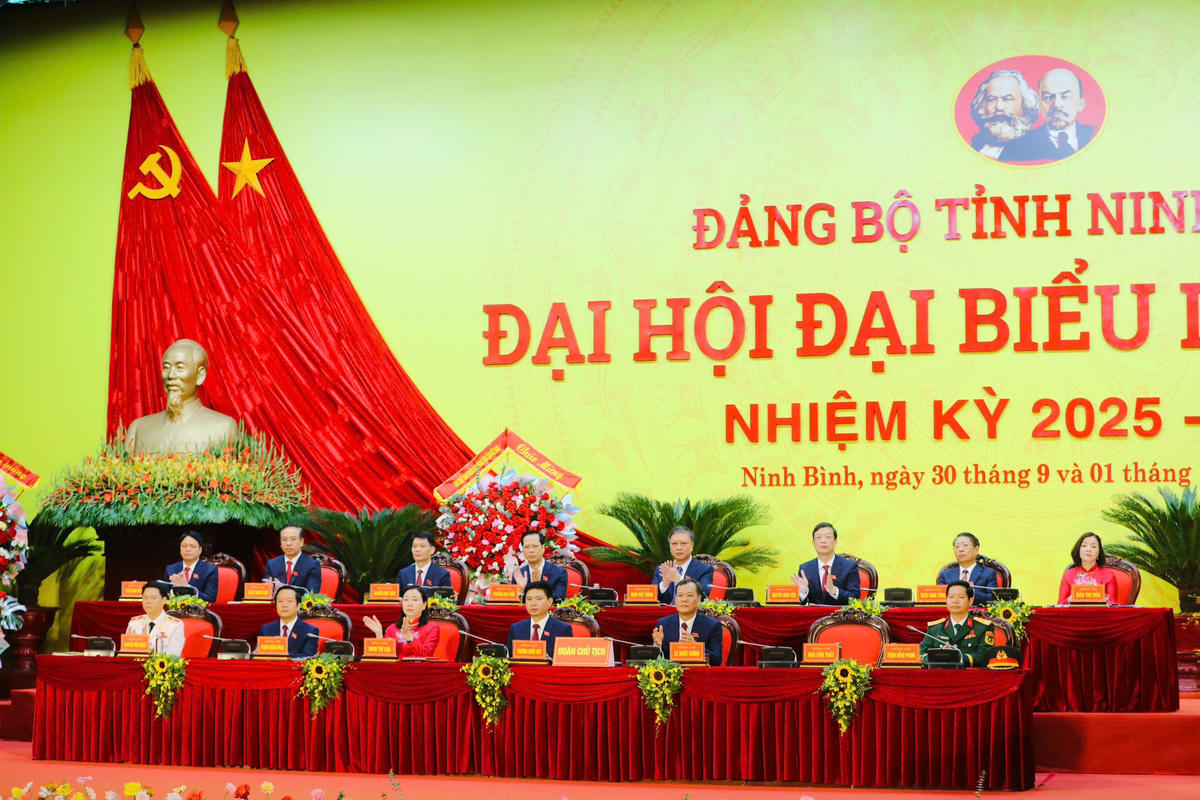 Đoàn Chủ tịch điều hành đại hội. Ảnh: Phan Hiếu