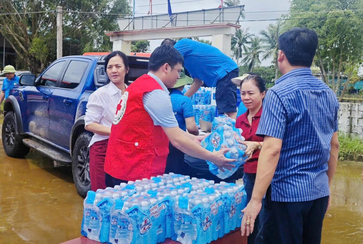 Hội Chữ thập đỏ Việt Nam phát động Chiến dịch “Chung tay vượt lũ” từ ngày 30/9 đến 30/10/2025.