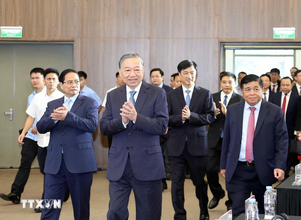 Tổng Bí thư Tô Lâm, Thủ tướng Phạm Minh Chính và các đại biểu dự Lễ hưởng ứng Ngày hội đổi mới sáng tạo Quốc gia năm 2025. (Ảnh: Thống Nhất/TTXVN)