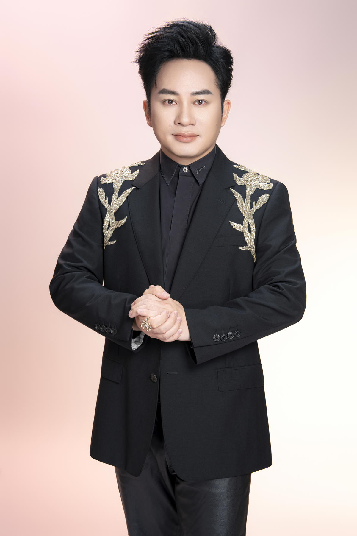 Ca sĩ Tùng Dương.