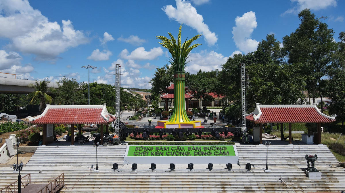 Công trình tôn tạo Khu tưởng niệm 16 thanh niên xung phong hy sinh tháng 9/1972.