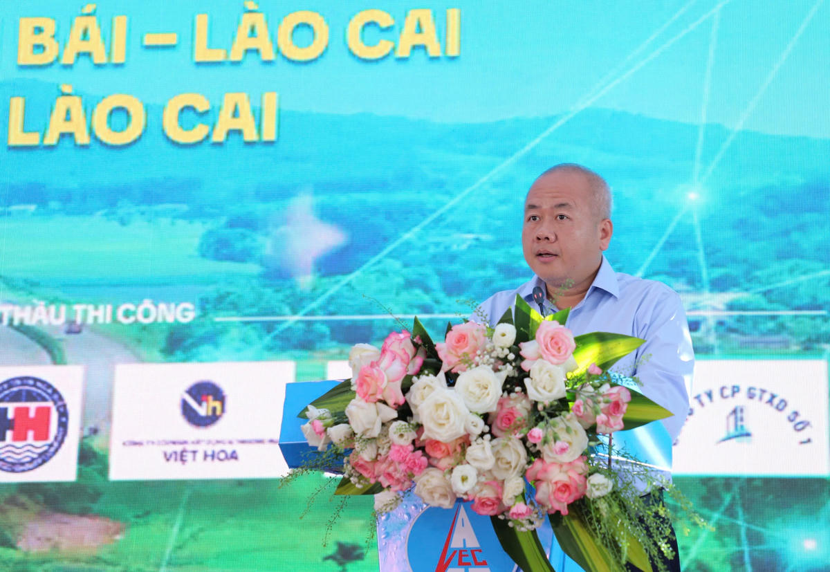 Thứ trưởng Bộ Tài chính Đỗ Thành Trung phát biểu tại buổi lễ. Ảnh: QT