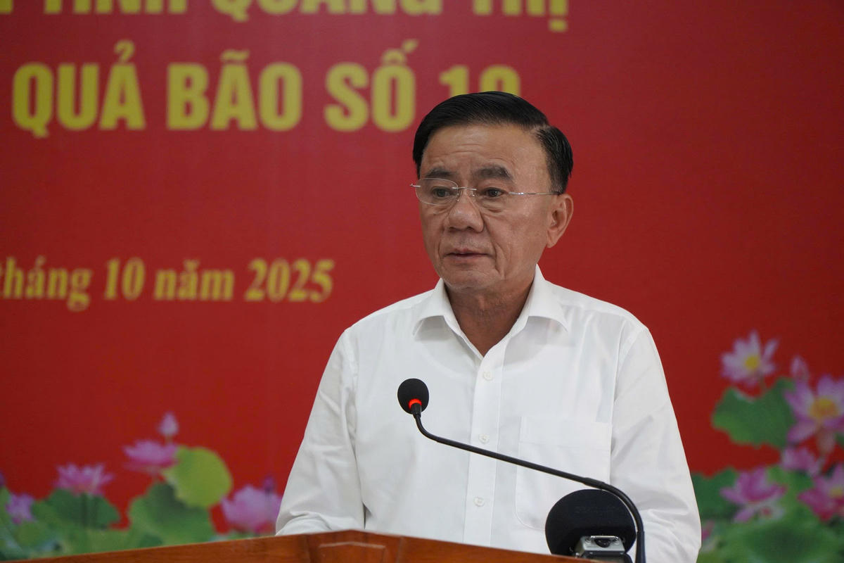 Ông Trần Cẩm Tú, Ủy viên Bộ Chính trị, Thường trực Ban Bí thư phát biểu
tại buổi làm việc với tỉnh Quảng Trị. Ảnh:
X.T.