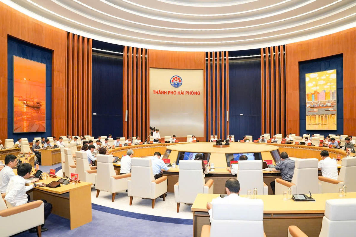 UBND TP Hải Phòng tổ chức hội nghị trực tuyến với 114 xã, phường, đặc khu nghe báo cáo đánh giá công tác vận hành mô hình chính quyền địa phương 2 cấp. Ảnh: ĐT.