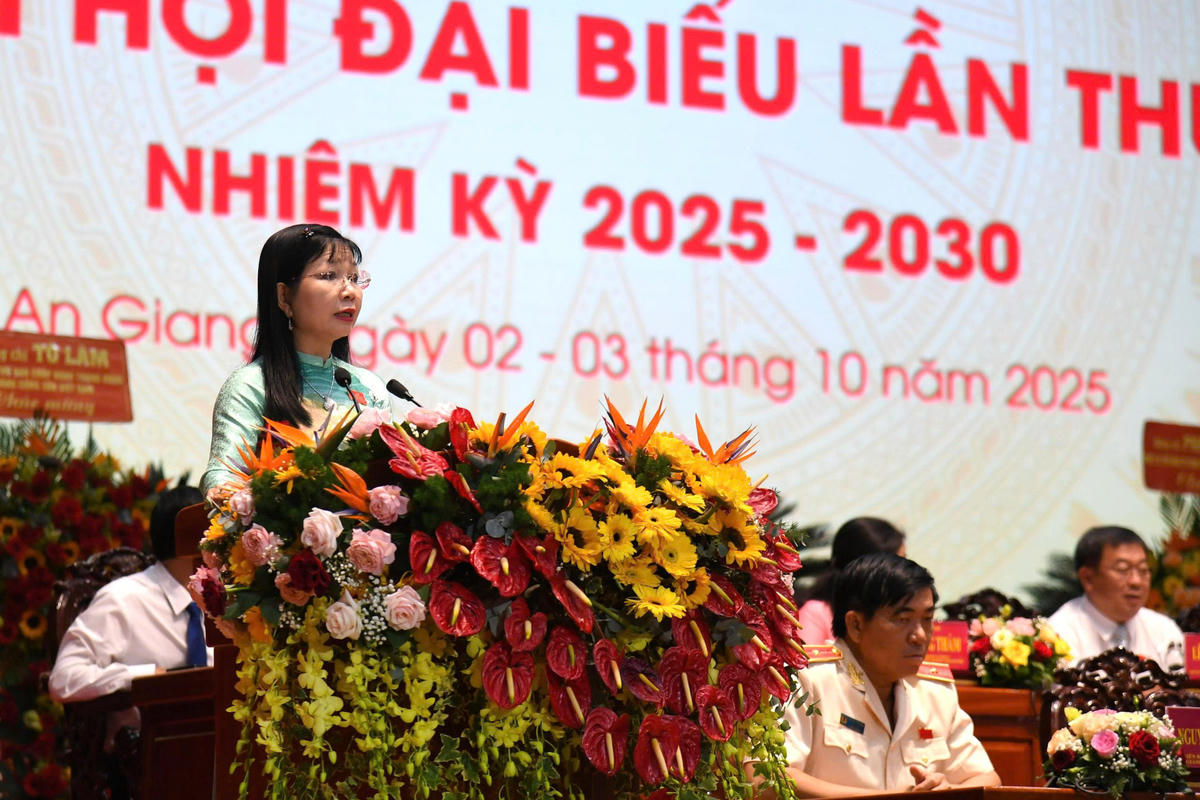 Bà Trần Thị Thanh Hương - Phó Bí thư Tỉnh uỷ, Chủ tịch Ủy ban MTTQ Việt Nam tỉnh An Giang phát biểu phát động.