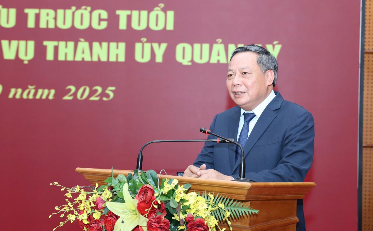 Phó Bí thư Thường trực Thành ủy Nguyễn Văn Phong phát biểu tại Hội nghị. Ảnh: Mai Quý.