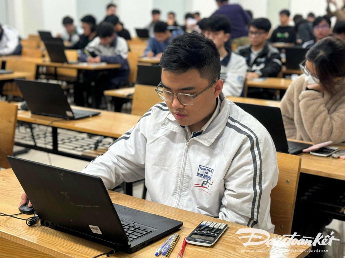 Thí sinh dự thi đánh giá tư duy đợt 1 của Đại học Bách khoa Hà Nội. Ảnh: Nguyễn Hoài.
