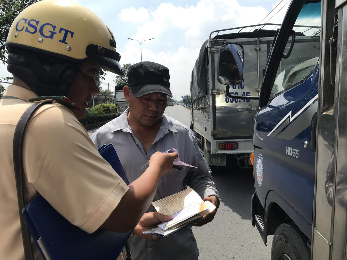 TP Hồ Chí Minh dự kiến sẽ thí điểm bổ sung hình phạt lao động công ích với người vi phạm giao thông. Ảnh minh hoạ.