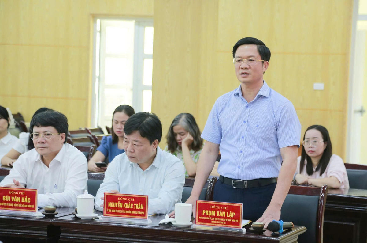 Ông Phạm Văn Lập, Phó Bí thư Thành ủy, Chủ tịch Ủy ban MTTQ Việt Nam TP Hải Phòng chia sẻ với những khó khăn mà chính quyền và nhân dân Ninh Bình đang gặp phải. Ảnh: CTV. 