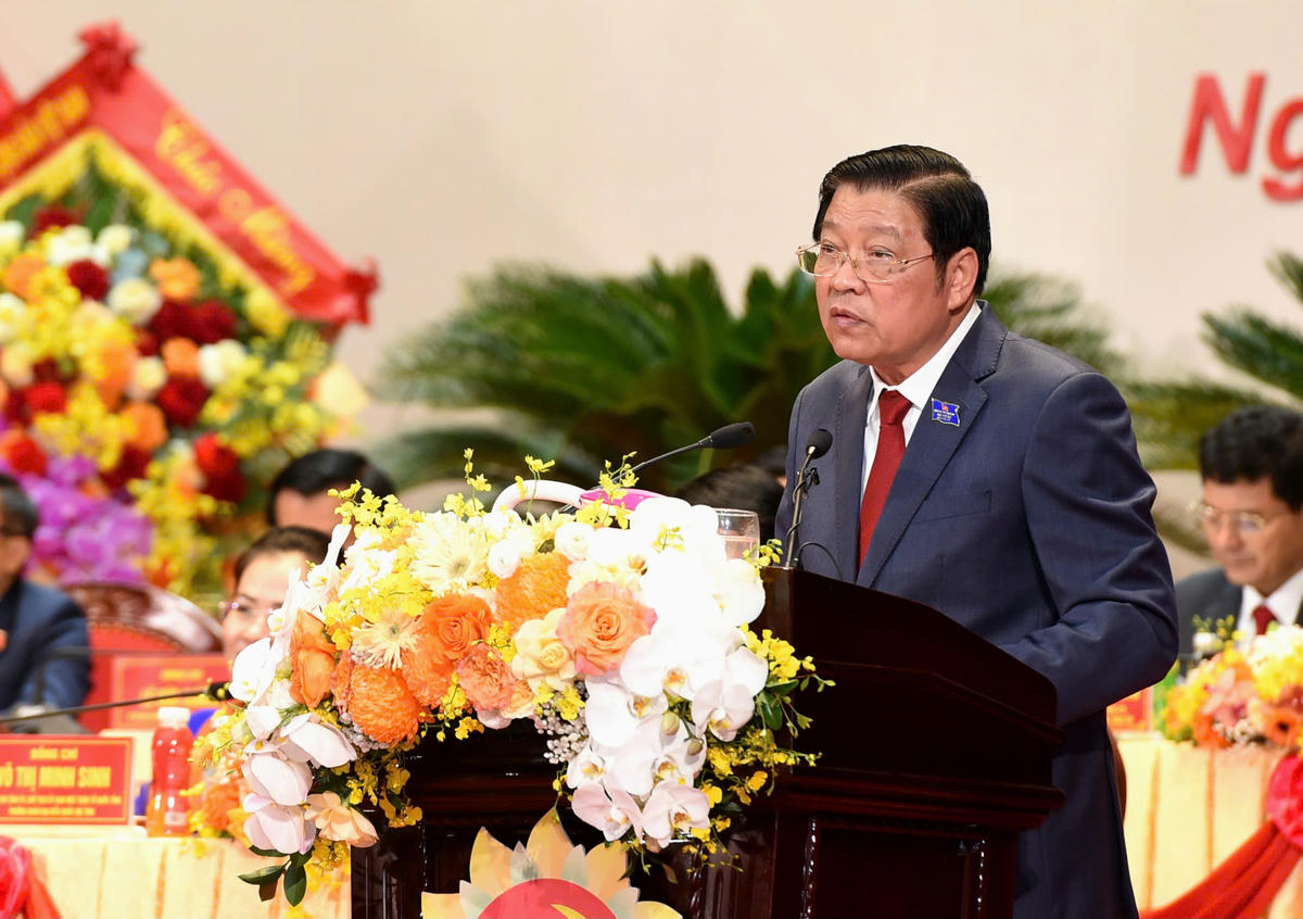 Ông Phan Đình Trạc - Ủy viên Bộ Chính trị, Trưởng ban Nội chính Trung ương cho rằng, Đại hội XX là dấu mốc chiến lược, thời cơ vàng để Nghệ An tăng tốc, bứt phá, thực hiện tâm nguyện của Bác Hồ, đưa Nghệ An trở thành tỉnh giàu mạnh, văn minh, hiện đại, góp phần cùng cả nước phát triển phồn vinh, hạnh phúc. Ảnh: BTG