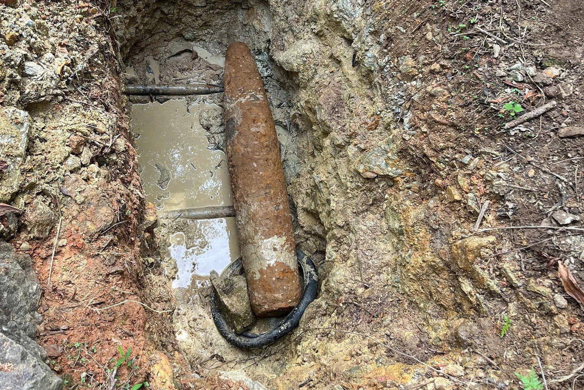 Khu vực phát hiện quả bom nặng 220kg. Ảnh: CV.