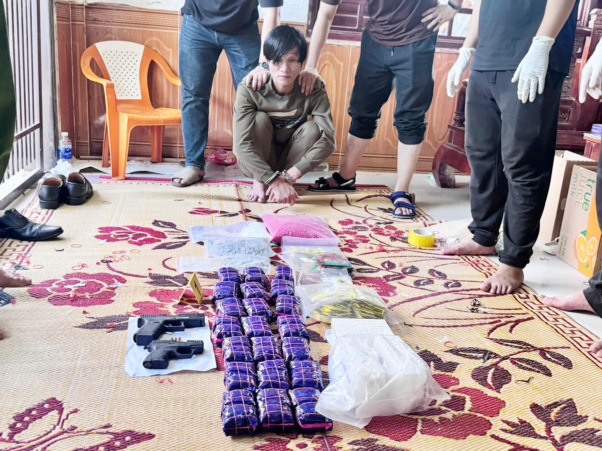 Công an tỉnh Quảng Trị bắt giữ Trần Văn Huy, kẻ cầm đầu đường dây ma túy.