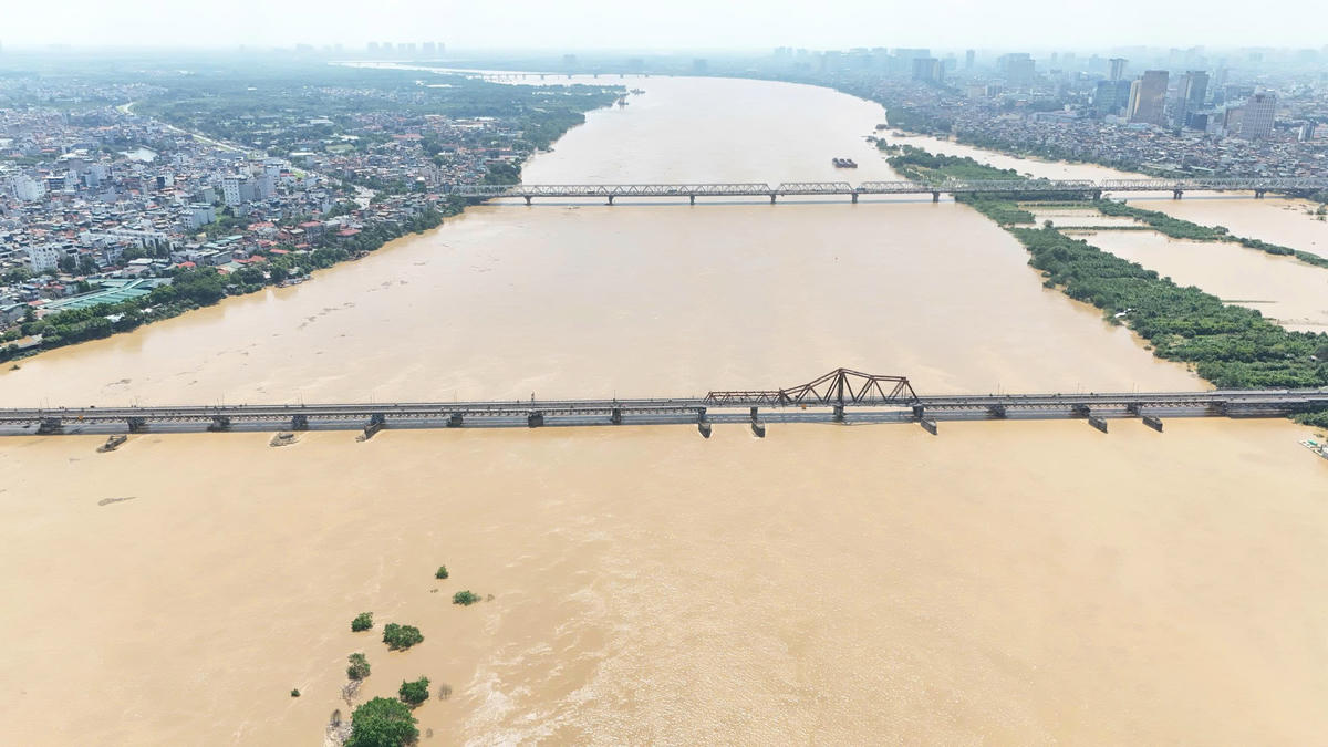 Đài Khí tượng thủy văn Bắc Bộ cho biết, sáng 2/10, mực nước trên sông Hồng tại Hà Nội là 9,52m (trên báo động 1 là 0,02m).