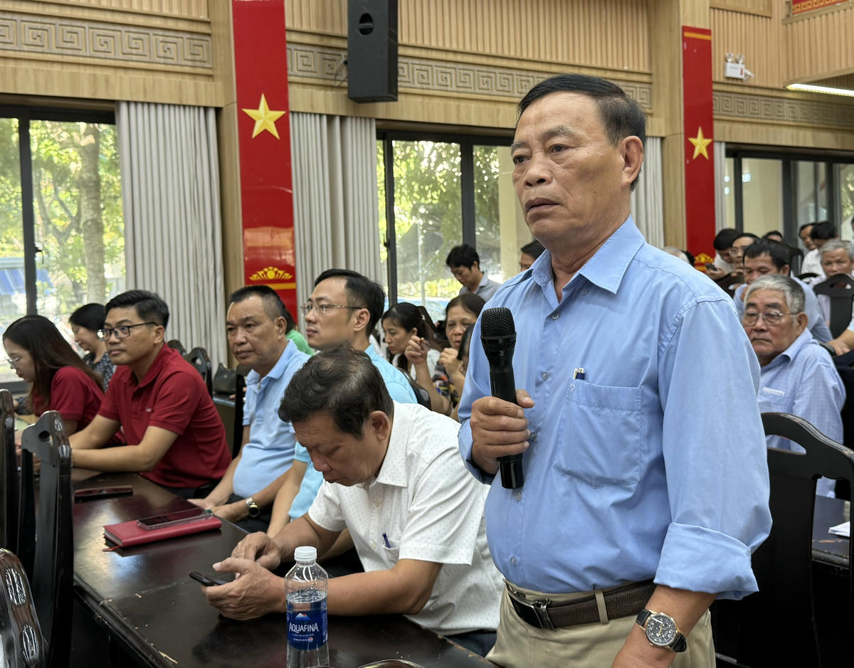 Cử tri Nguyễn Bá Đào chia sẻ về ý định quy hoạch 5 hòn đảo nhân tạo lấn vịnh Đà Nẵng. Ảnh: Nguyễn Tú.