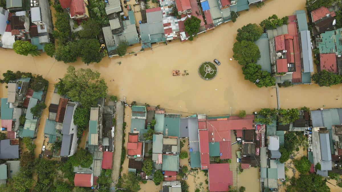 Cá nhân, tổ chức, doanh nghiệp thiệt hại do thiên tai sẽ được miễn, giảm, gia hạn nộp thuế. Ảnh minh hoạ..