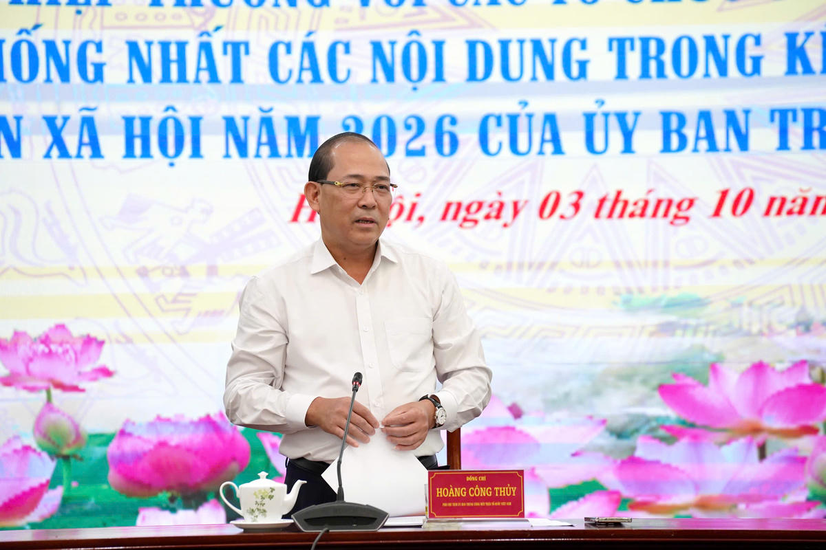 Phó
Chủ tịch UBTƯ MTTQ Việt Nam Hoàng Công Thủy phát biểu tại Hội nghị. Ảnh: Văn Hoa